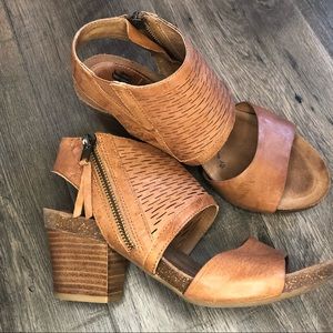 Sofft Milan Leather Block Heal Sandal size 8 Brown